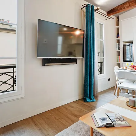 Eiffel Tower & Champ De Mars - 1br - Vacation Apartment *